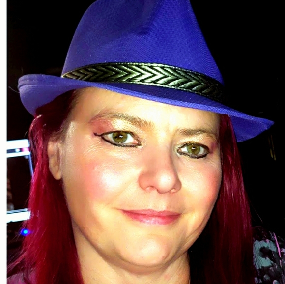 Meet your Posher, Ms Tony - Picture 1 of 1